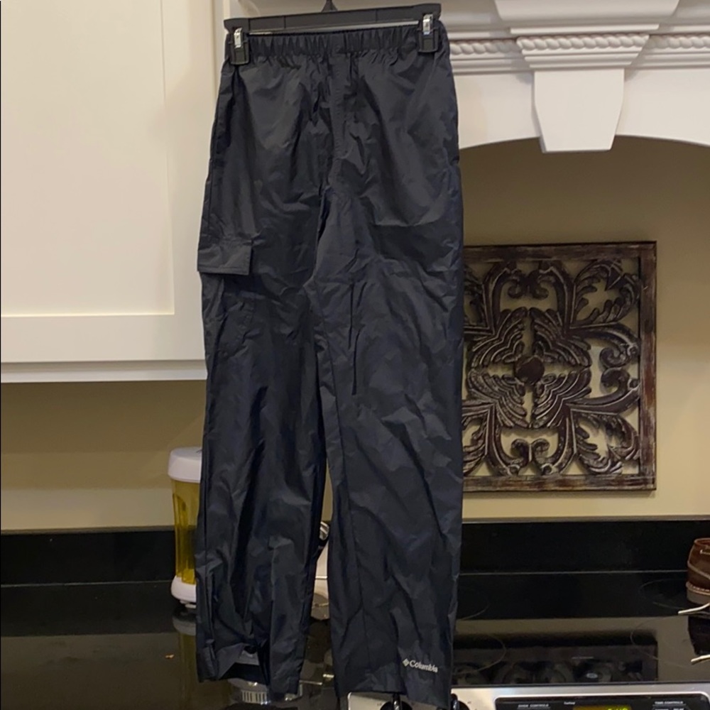 Youth all black water proof ski pants.